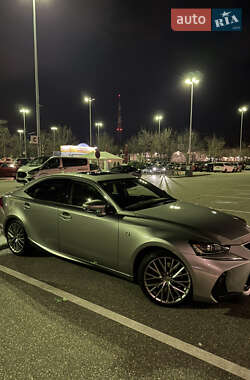 Седан Lexus IS 2017 в 