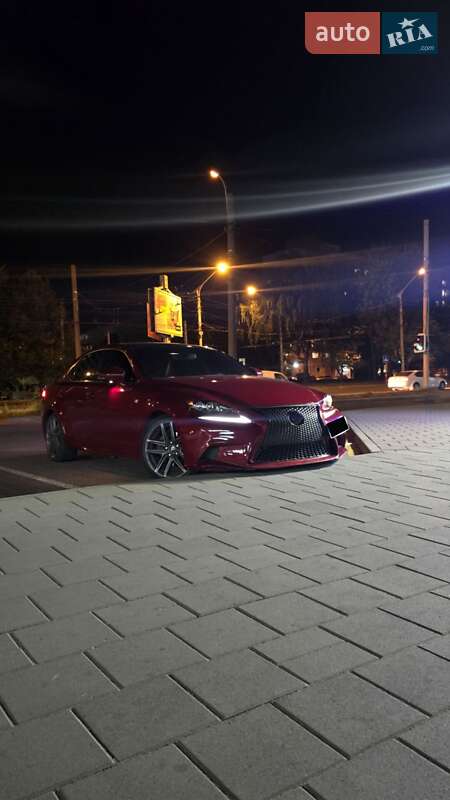 Седан Lexus IS 2015 в Львове