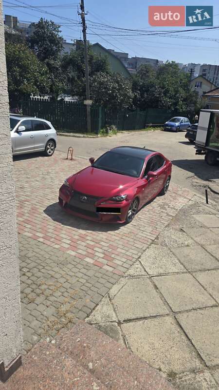 Седан Lexus IS 2015 в Львове