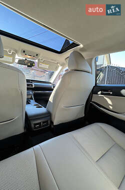 Седан Lexus IS 2014 в Черновцах
