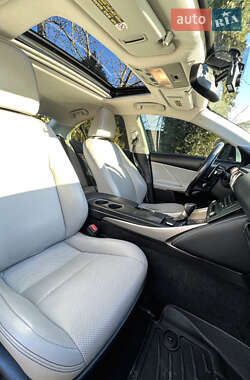 Седан Lexus IS 2014 в Черновцах