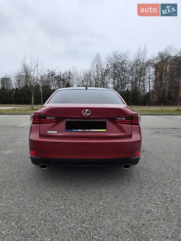 Седан Lexus IS 2015 в Львове