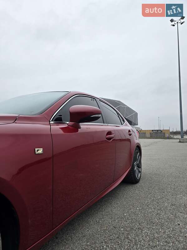 Седан Lexus IS 2015 в Львове