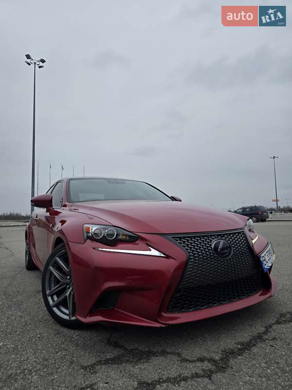 Седан Lexus IS 2015 в Львове
