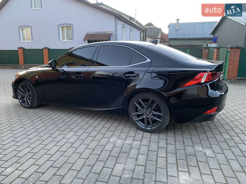 Седан Lexus IS 2014 в Львові