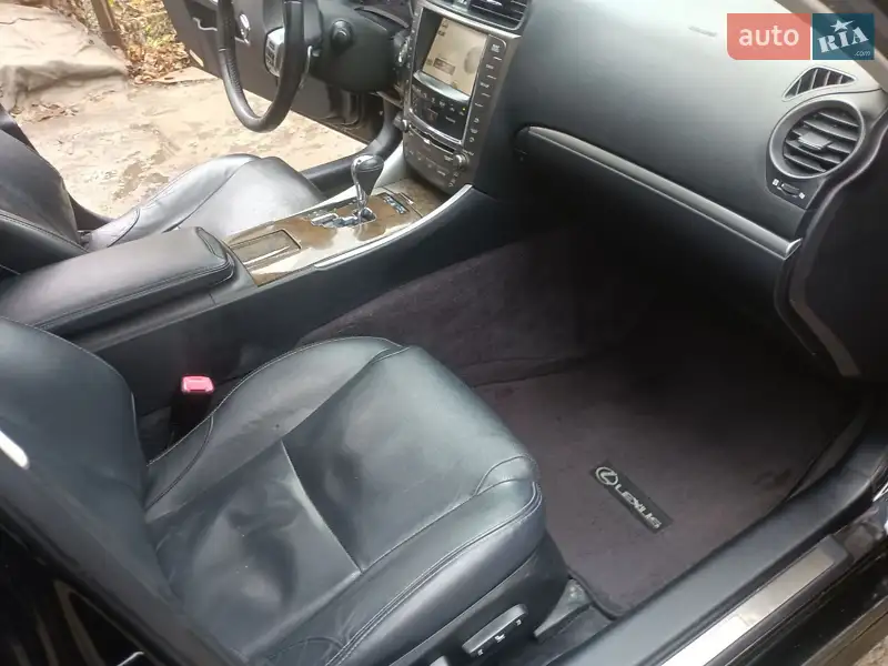 Седан Lexus IS 2010 в 