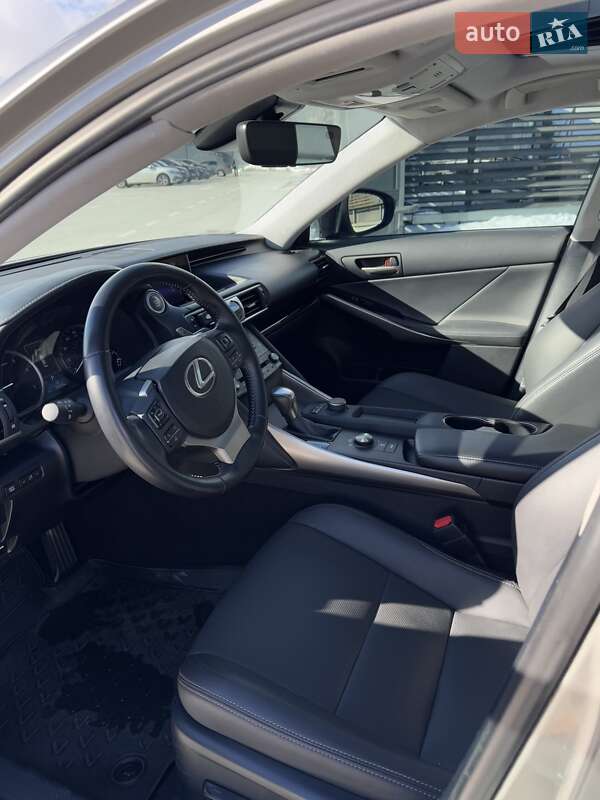 Седан Lexus IS 2018 в Киеве