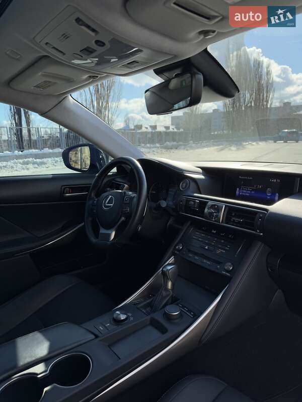 Седан Lexus IS 2018 в Киеве