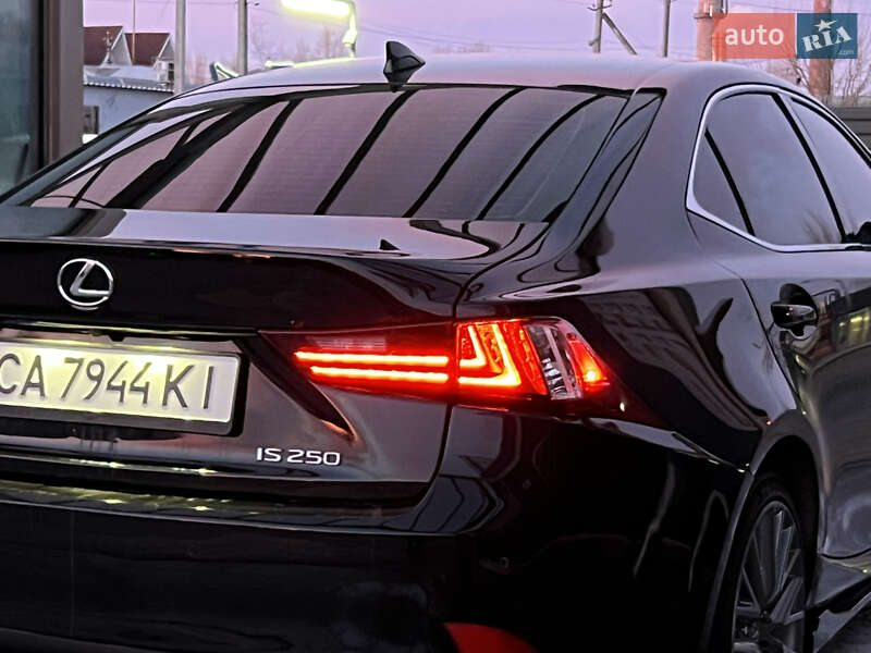 Седан Lexus IS 2014 в 
