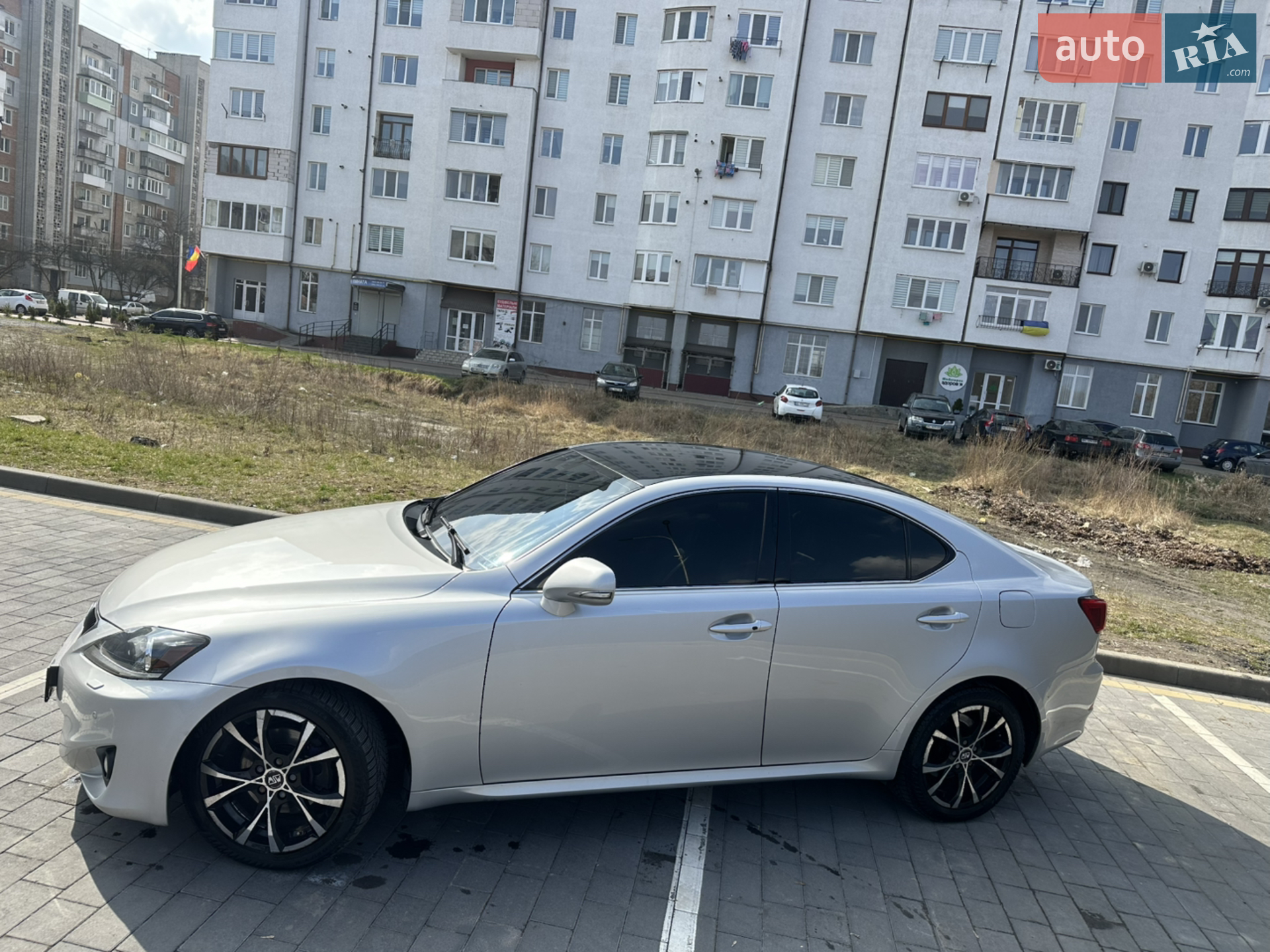2010 Lexus IS - мініатюра 2