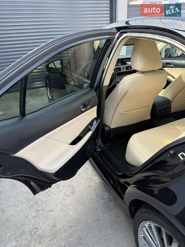 Седан Lexus IS 2016 в Одессе