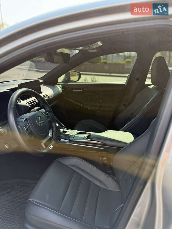 Седан Lexus IS 2023 в Дніпрі фото 24 Седан Lexus IS 2023 в Дніпрі