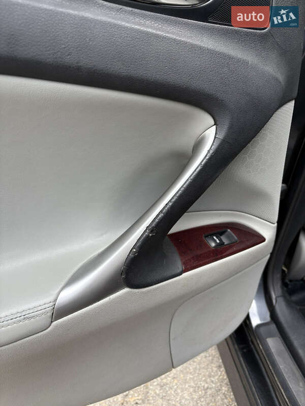 Седан Lexus IS 2006 в Днепре