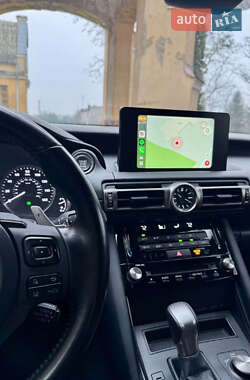 Седан Lexus IS 2022 в 
