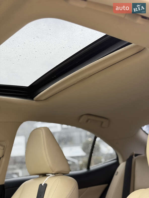 Седан Lexus IS 2015 в Львові фото 11 Седан Lexus IS 2015 в Львові