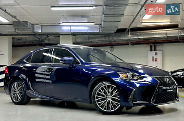 Седан Lexus IS 2017 в 