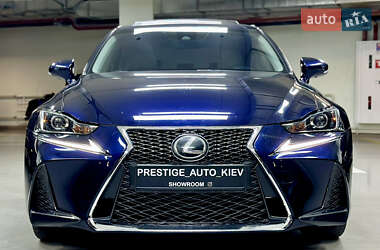 Седан Lexus IS 2017 в 