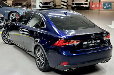 Седан Lexus IS 2017 в 