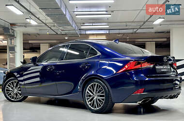 Седан Lexus IS 2017 в 