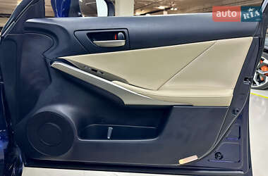 Седан Lexus IS 2017 в 