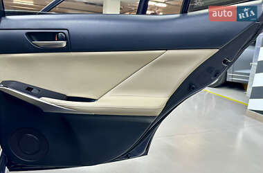 Седан Lexus IS 2017 в 
