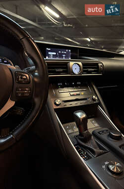 Седан Lexus IS 2016 в 
