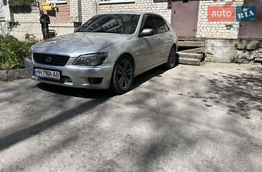 Седан Lexus IS 1999 в 