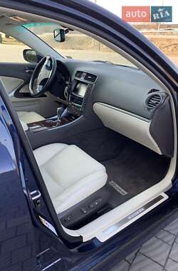 Седан Lexus IS 2010 в 