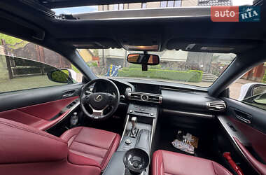 Седан Lexus IS 2015 в 