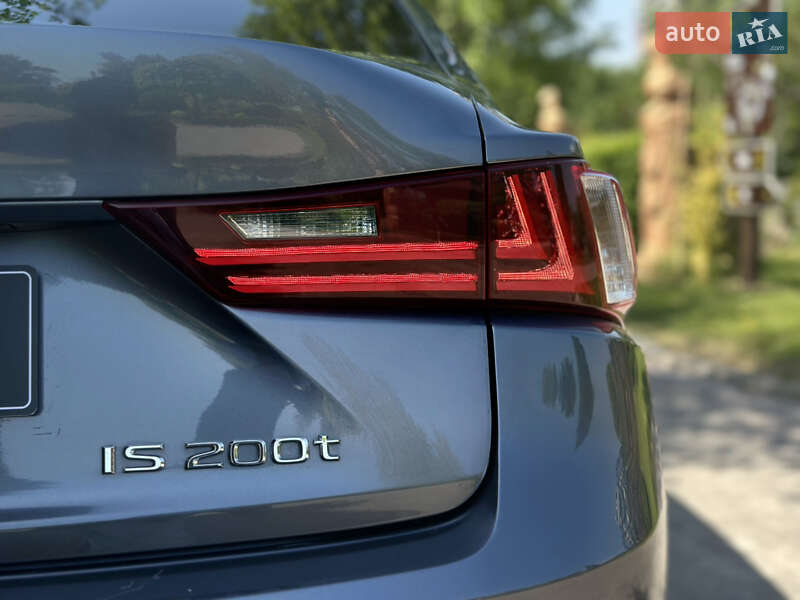Седан Lexus IS 2016 в Дніпрі