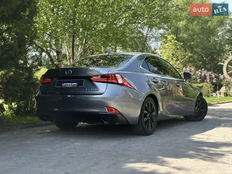 Седан Lexus IS 2016 в Дніпрі