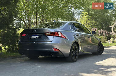 Седан Lexus IS 2016 в 