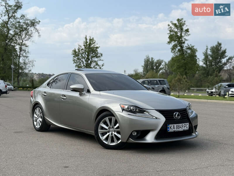 Lexus IS