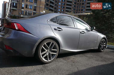 Седан Lexus IS 2015 в 