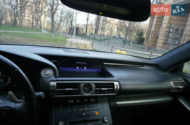 Седан Lexus IS 2015 в 