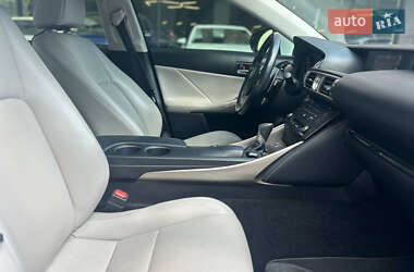 Седан Lexus IS 2014 в 