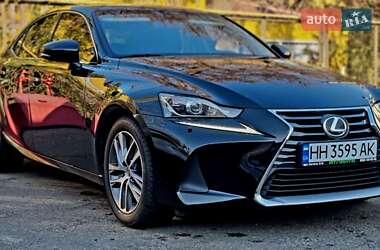 Седан Lexus IS 2017 в 