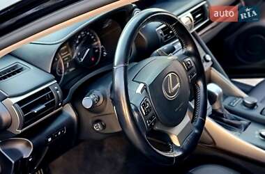 Седан Lexus IS 2017 в 