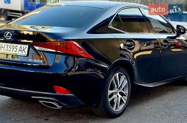 Седан Lexus IS 2017 в 