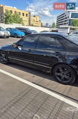 Седан Lexus IS 2004 в 