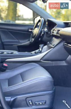 Седан Lexus IS 2016 в 