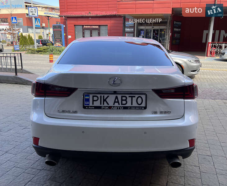Седан Lexus IS 2013 в Львове