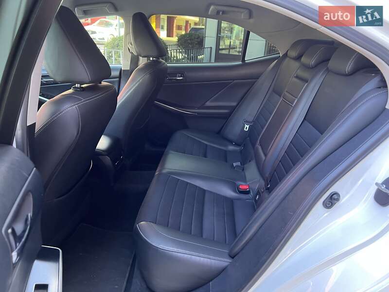 Седан Lexus IS 2013 в Львове