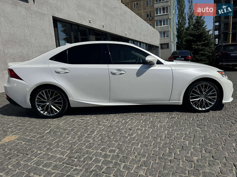 Седан Lexus IS 2016 в Дніпрі