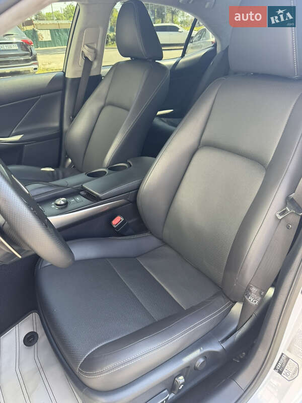 Седан Lexus IS 2016 в Дніпрі