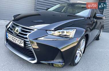Седан Lexus IS 2017 в 