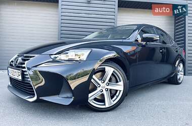 Седан Lexus IS 2017 в 