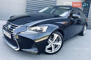Седан Lexus IS 2017 в 