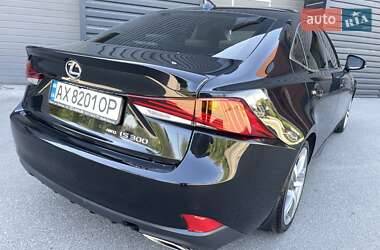 Седан Lexus IS 2017 в 