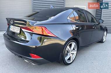 Седан Lexus IS 2017 в 